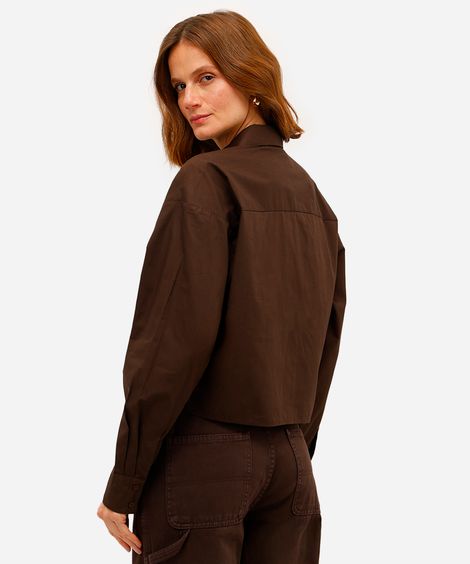 camisa cropped manga longa com bolsos marrom
