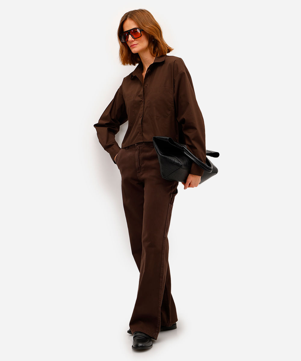 camisa cropped manga longa com bolsos marrom