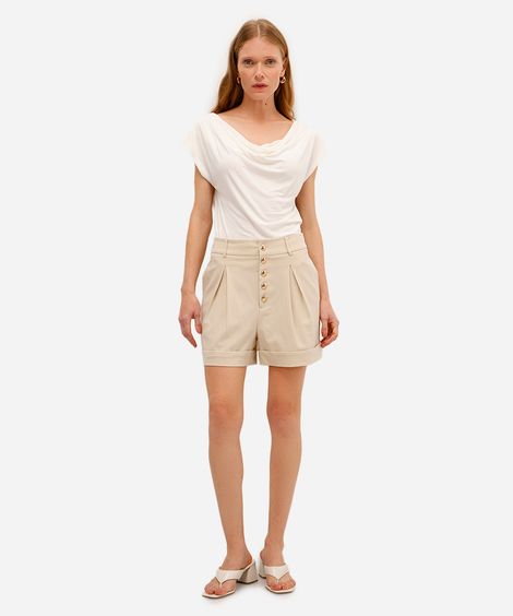 short feminino de alfaiataria com pregas bege