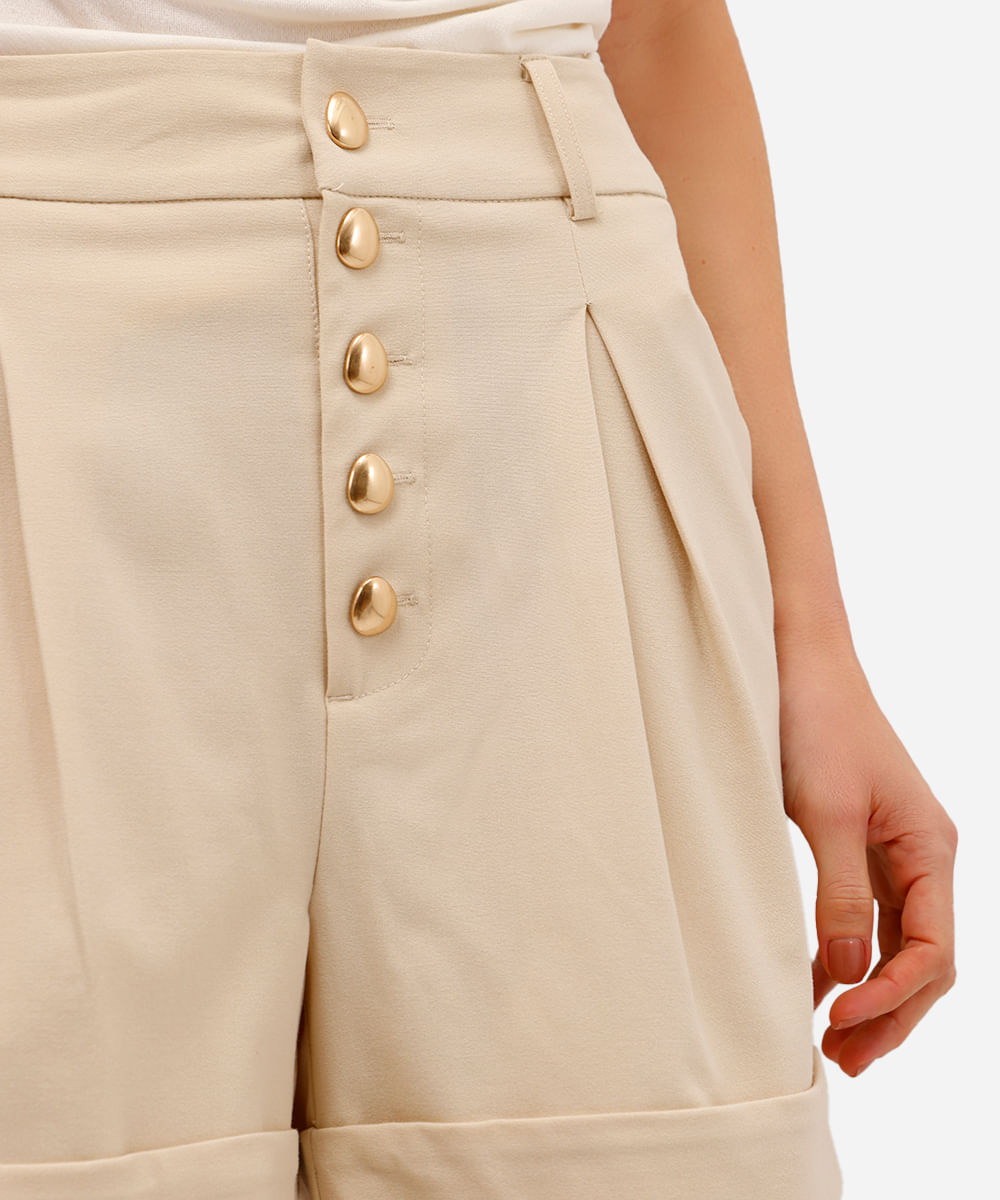 short feminino de alfaiataria com pregas bege