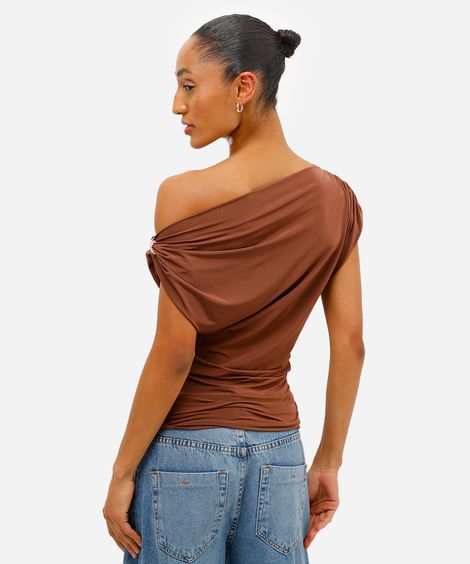 blusa feminina assimétrica franzida marrom
