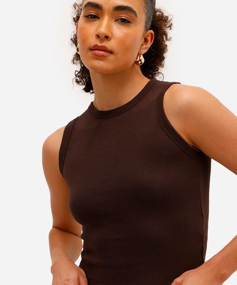 regata básica feminina de algodão decote redondo marrom