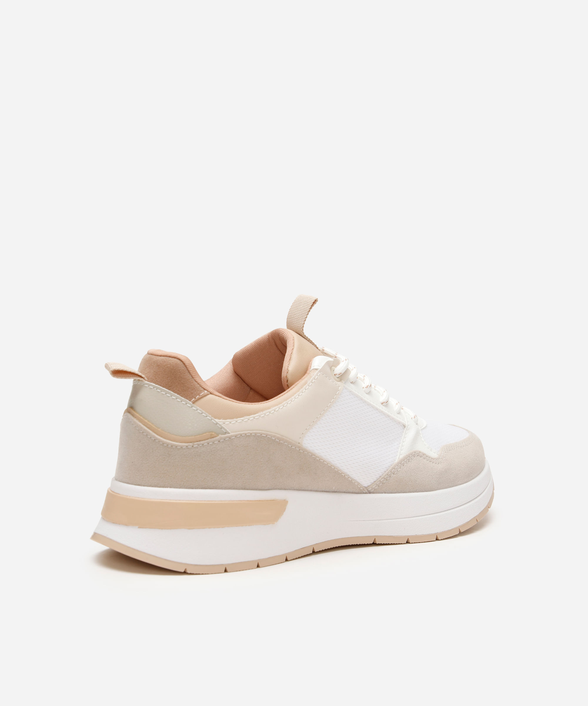 tênis esportivo feminino com recortes branco
