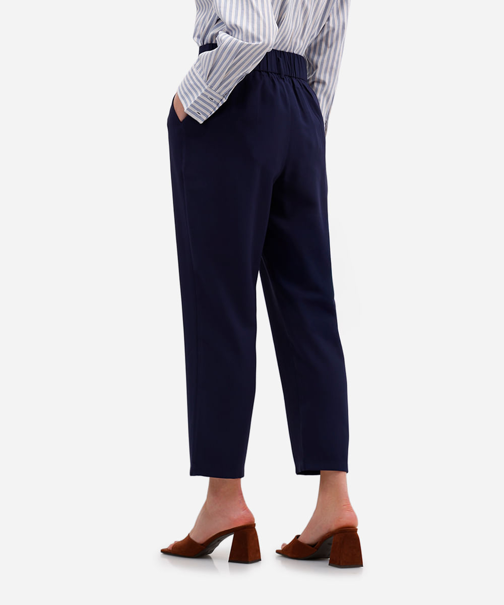 calça feminina de alfaiataria com pregas azul