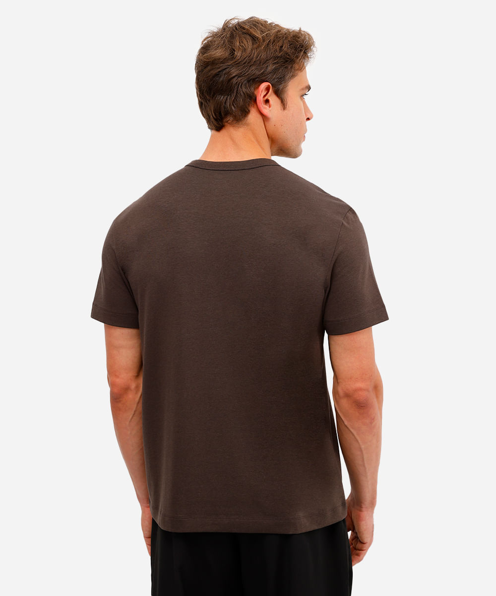 camiseta comfort masculina de algodão peruano e liocel marrom
