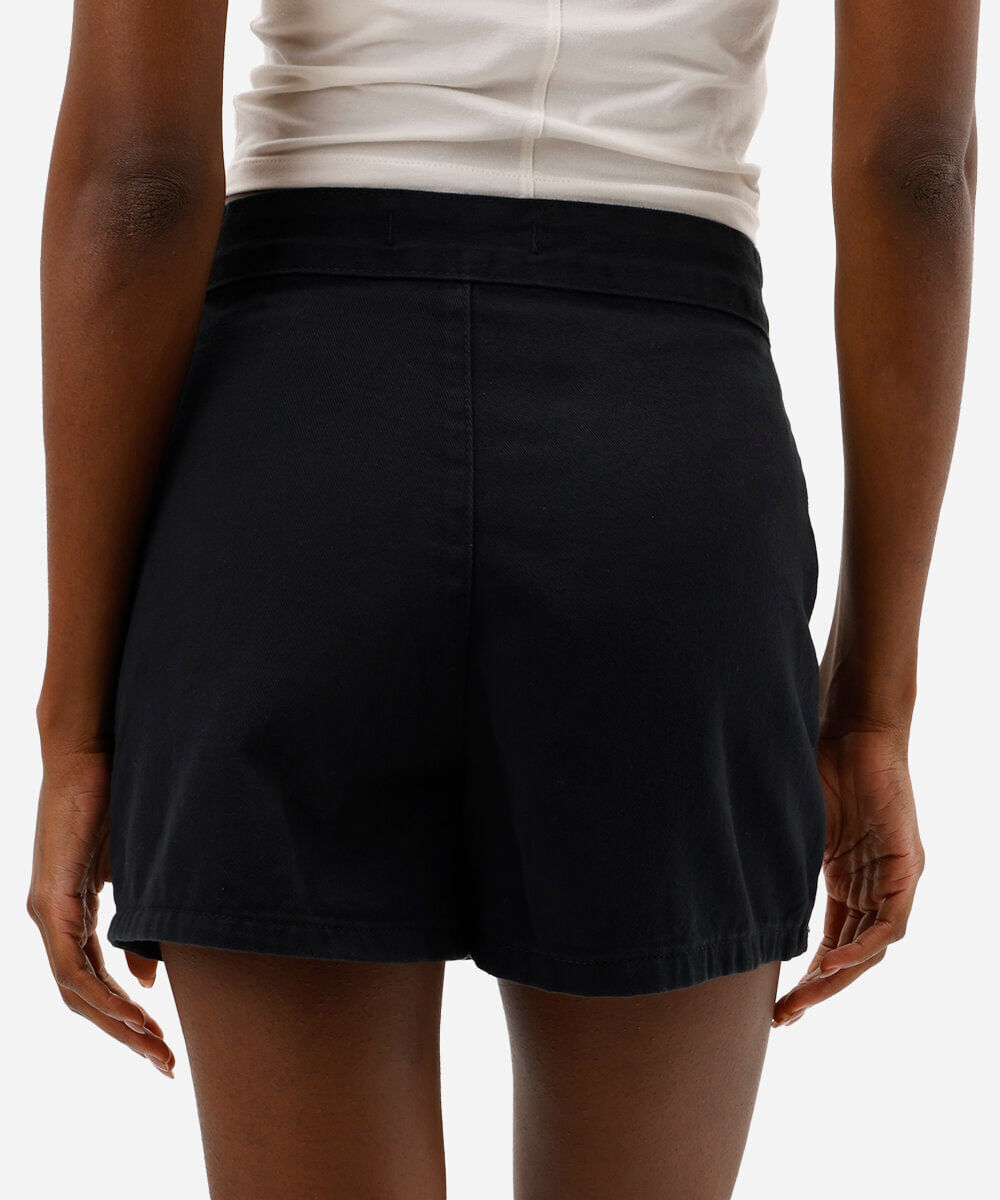 short saia de sarja cintura alta com fenda preto