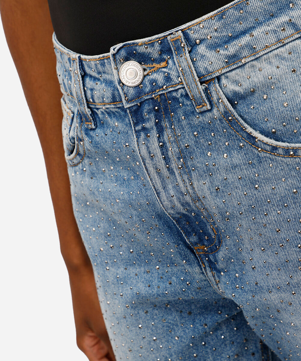 calça jeans mom cintura super alta com brilhos azul