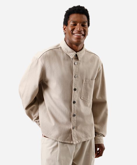 camisa overshirt masculina de sarja com bolso bege