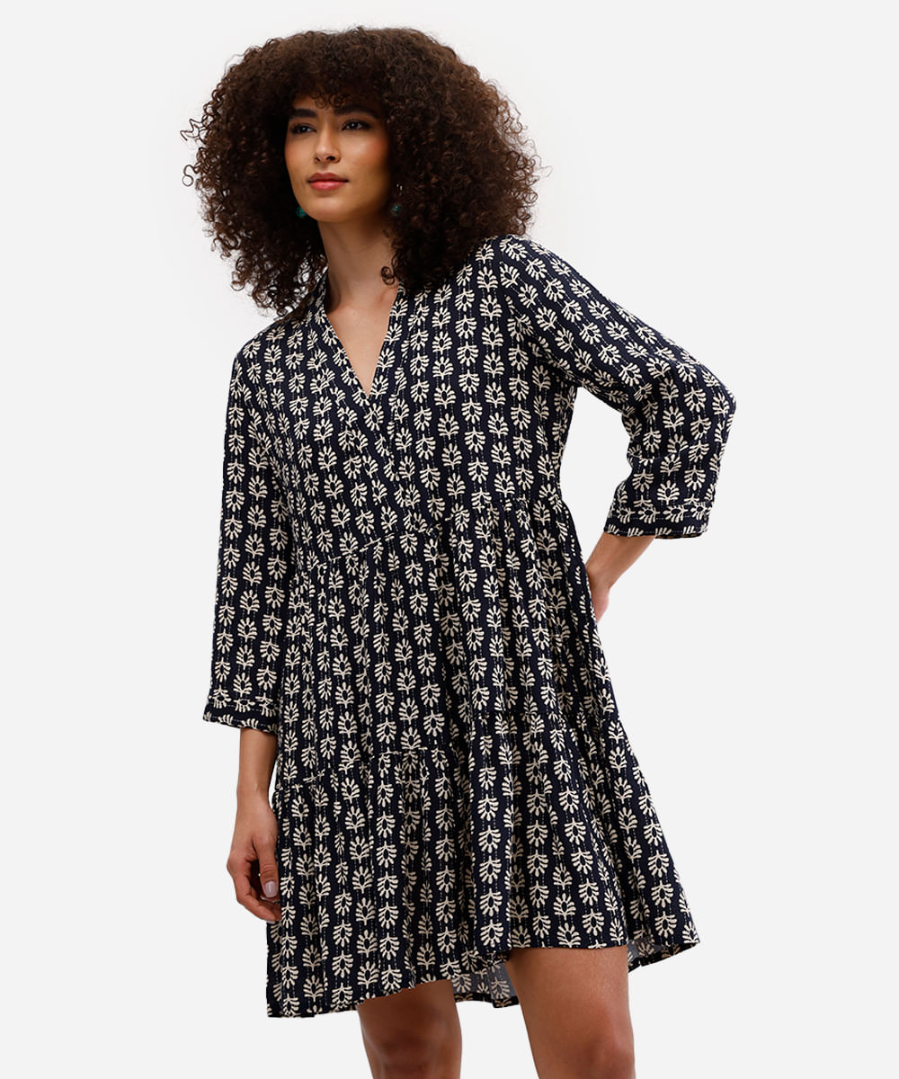 vestido curto feminino de viscose com recortes estampado azul