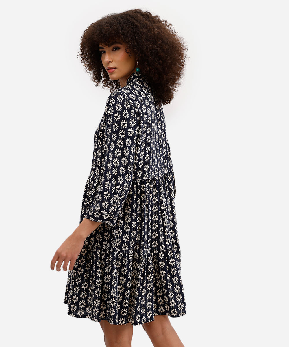 vestido curto feminino de viscose com recortes estampado azul