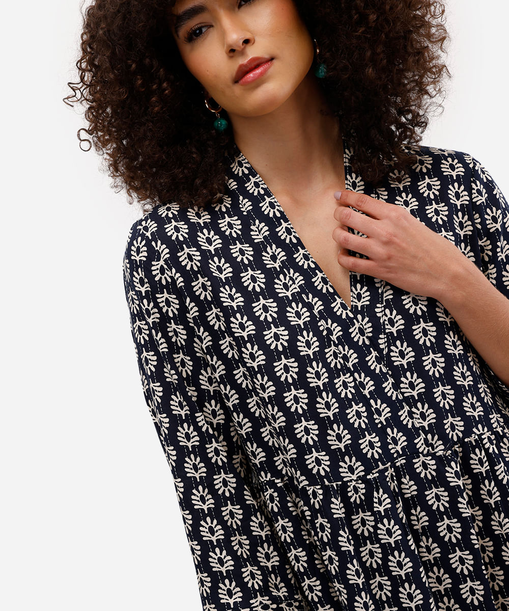 vestido curto feminino de viscose com recortes estampado azul