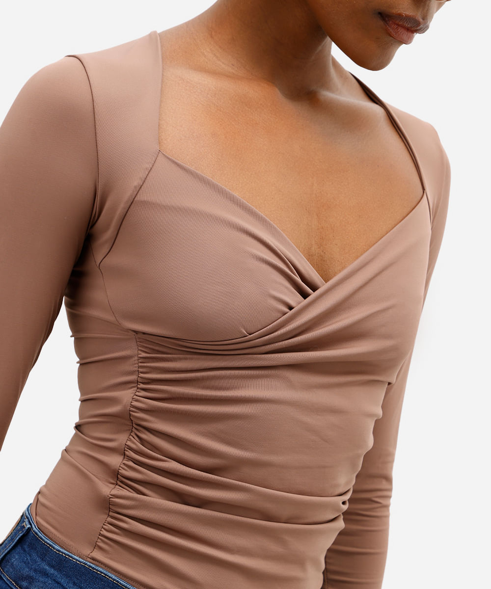 blusa feminina de poliamida franzida marrom