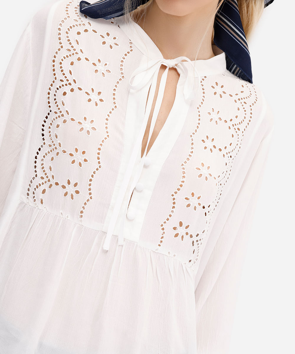 bata feminina de viscose com laise texturizada off white