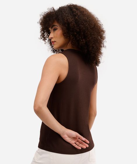 regata feminina decote redondo texturizada marrom
