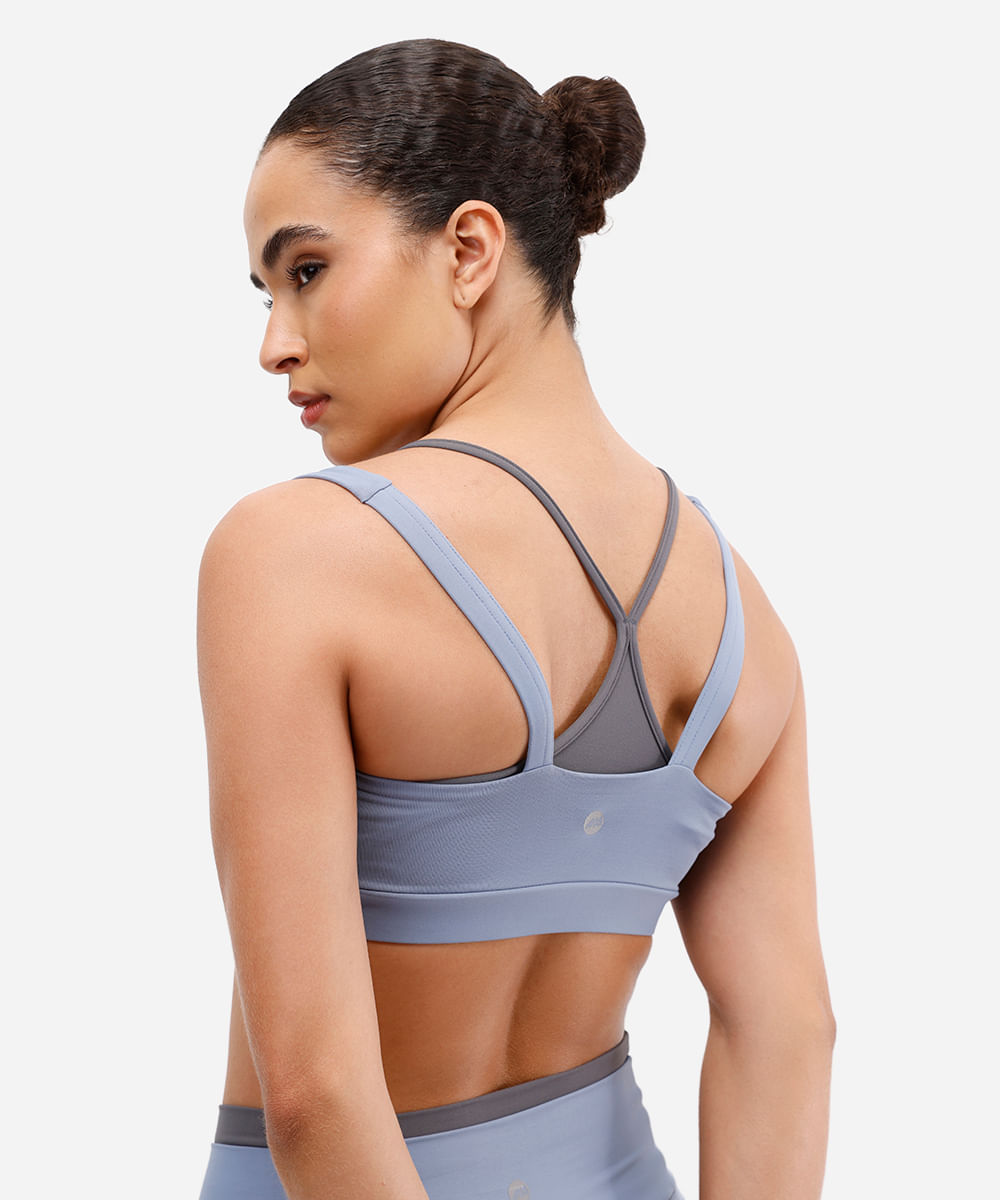 top feminino esportivo com sobreposição bicolor azul