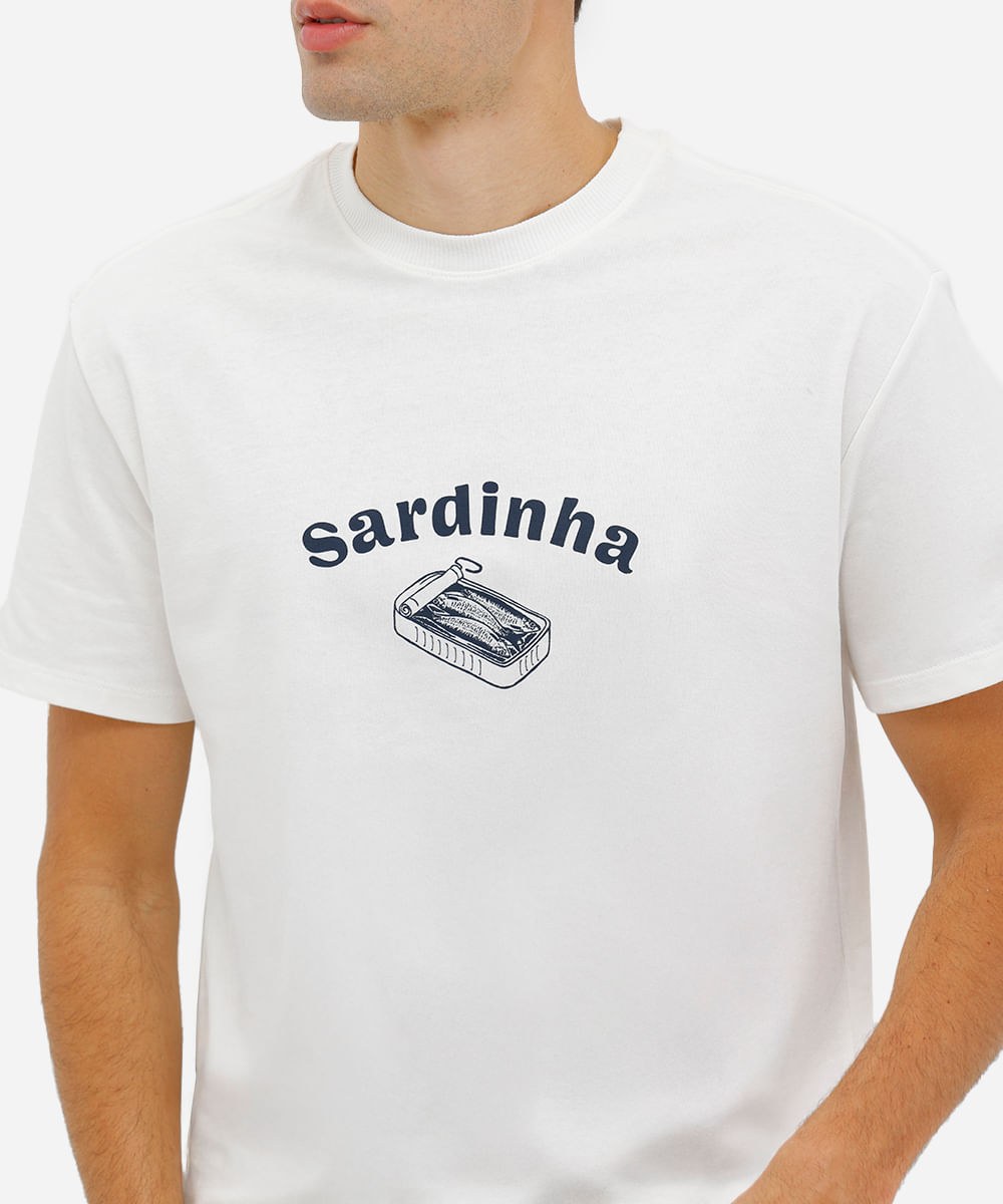 camiseta manga curta estampa sardinha off white