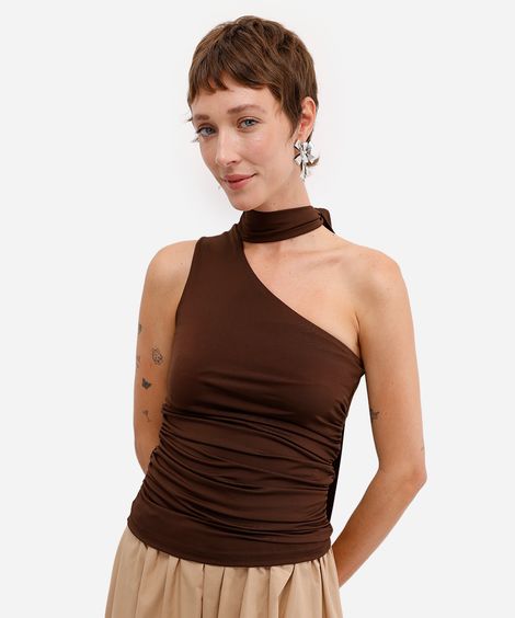 blusa ombro único feminina franzida com amarração marrom