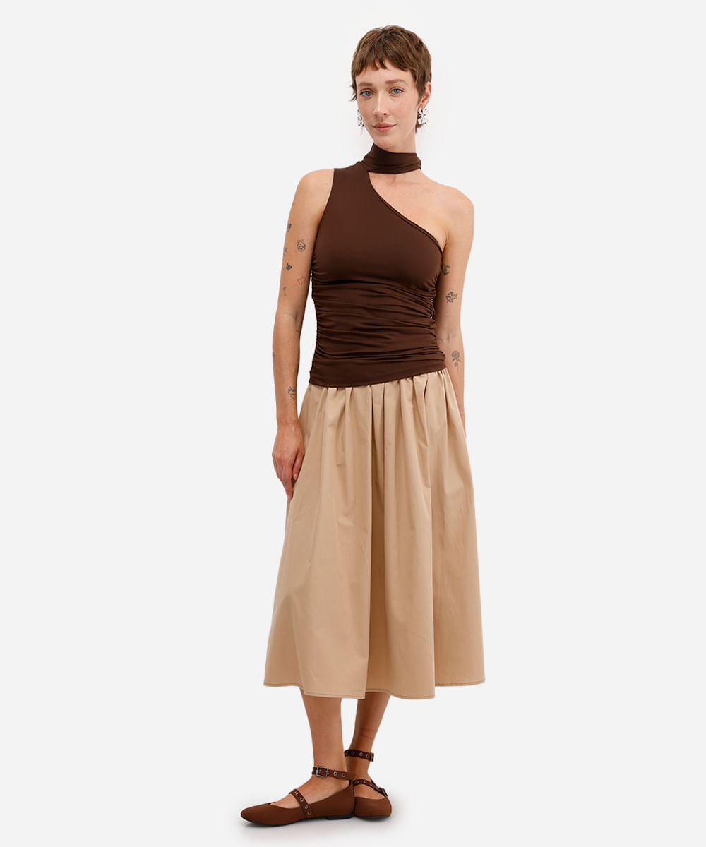 blusa ombro único feminina franzida com amarração marrom