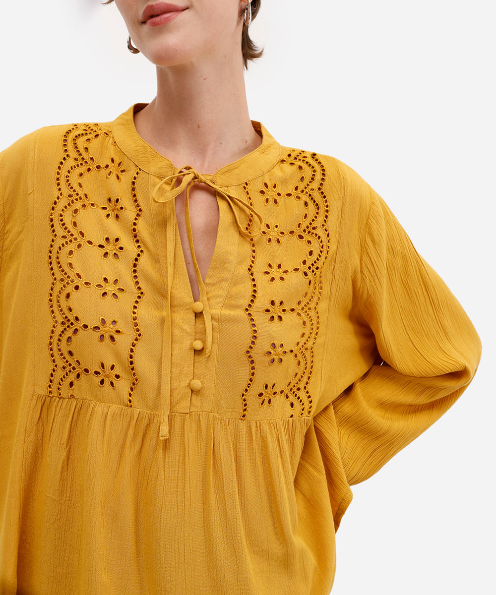 bata feminina de viscose com laise texturizada amarela
