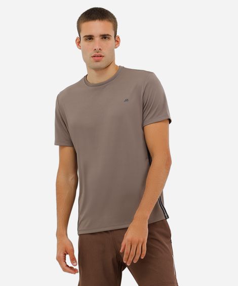 camiseta gola careca com listra lateral esportivo marrom