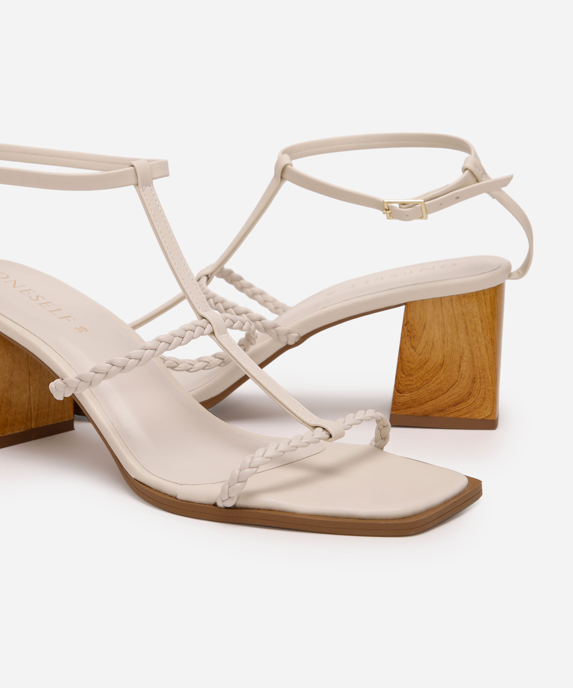 sandália bico quadrado salto grosso oneself off white