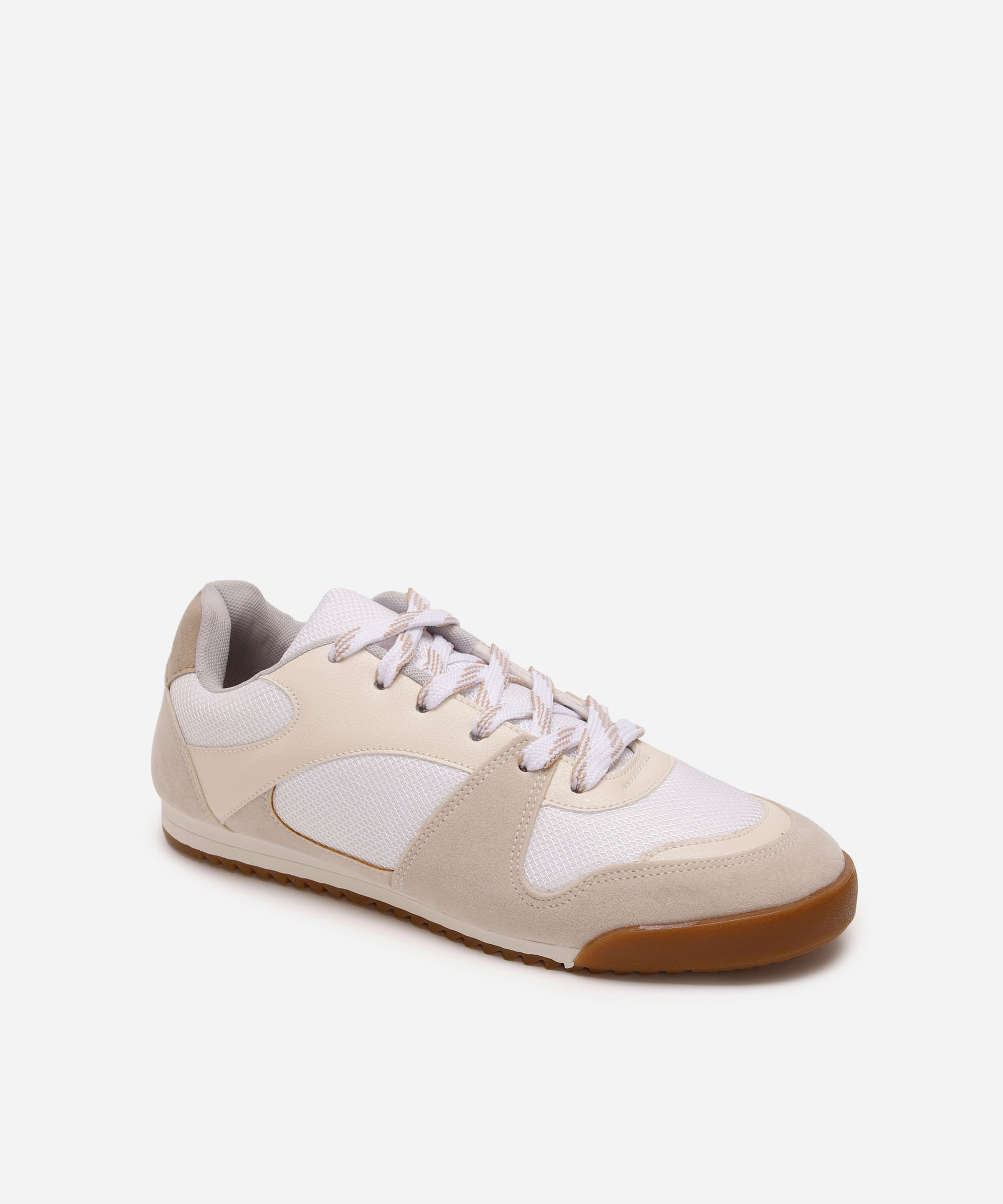 tênis esportivo feminino com recortes off white