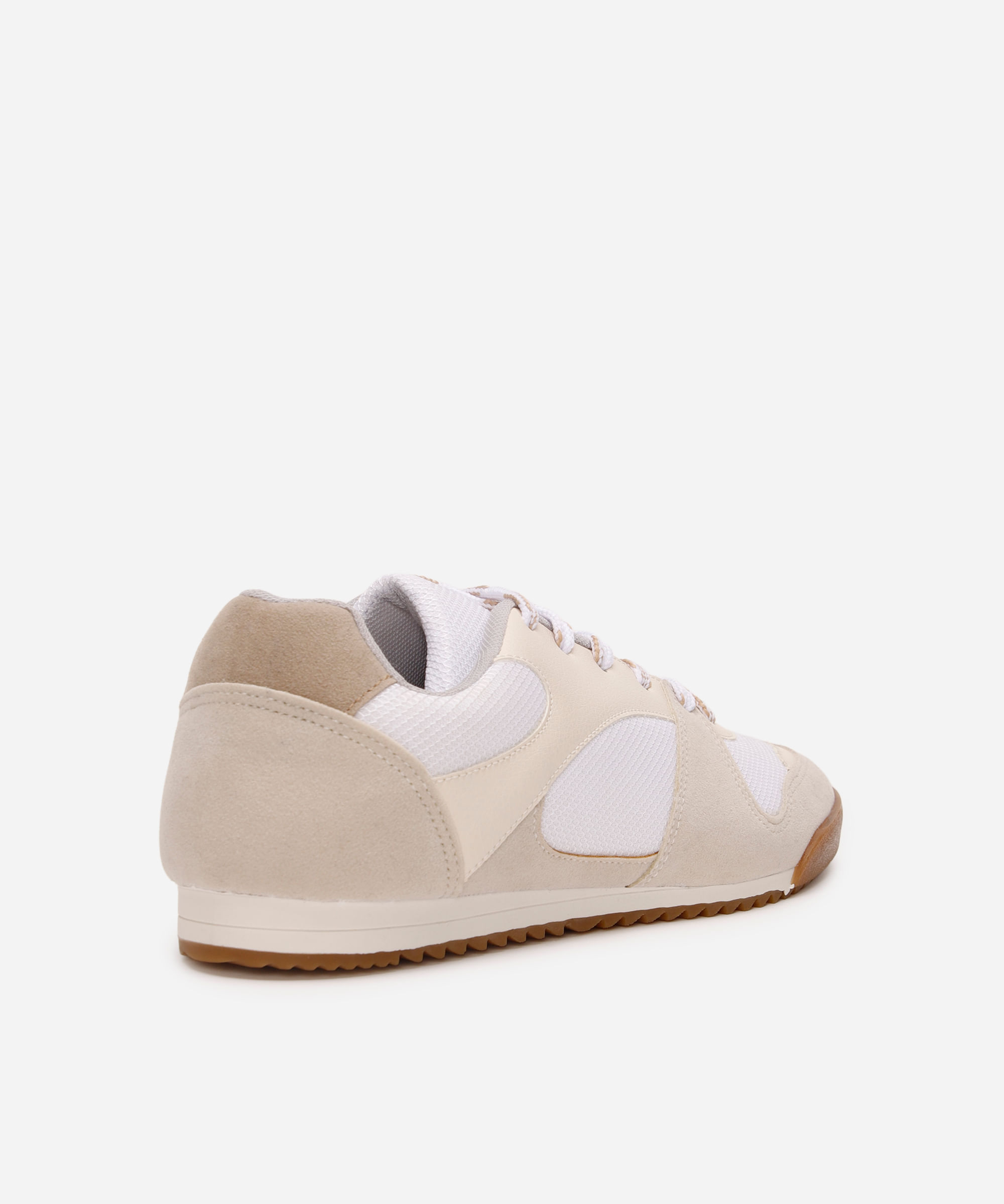 tênis esportivo feminino com recortes off white