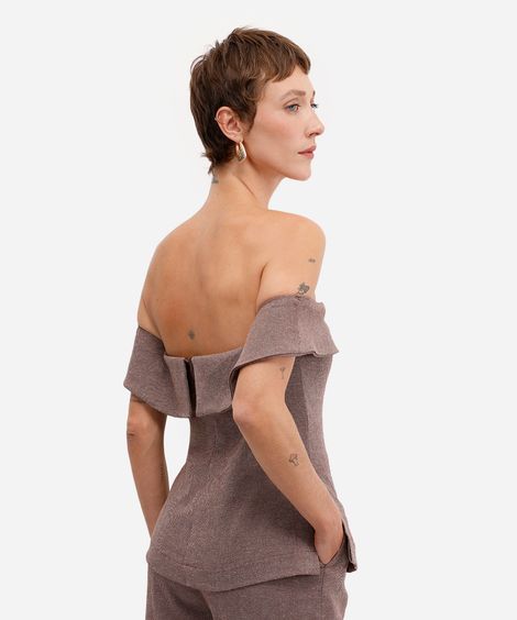 blusa ombro a ombro feminina com fendas e linho marrom