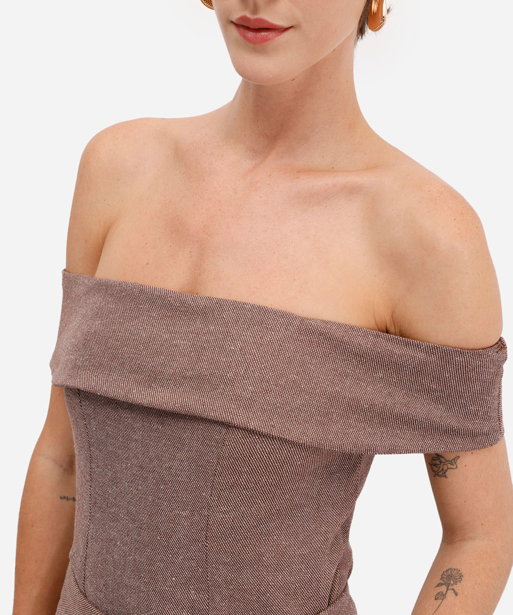 blusa ombro a ombro feminina com fendas e linho marrom