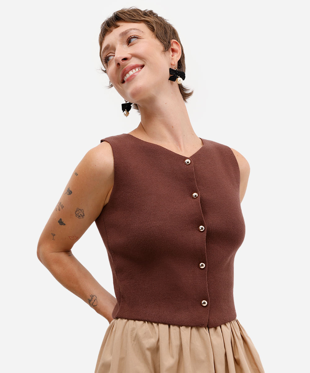 colete feminino de tricot com botões marrom