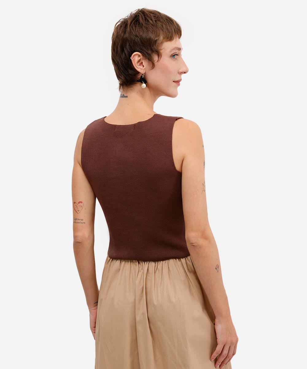 colete feminino de tricot com botões marrom