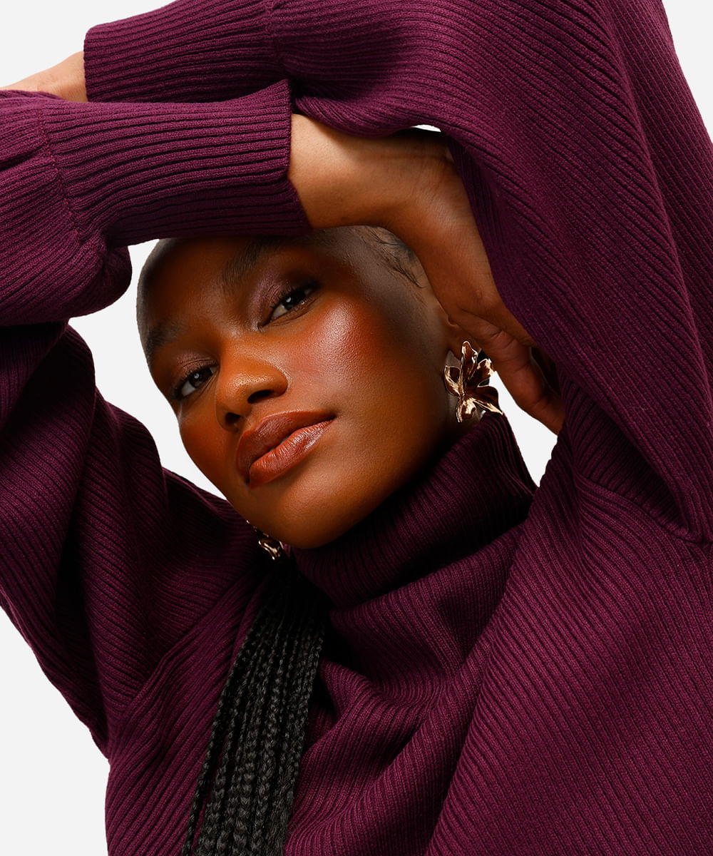 suéter de tricot cropped gola alta roxo