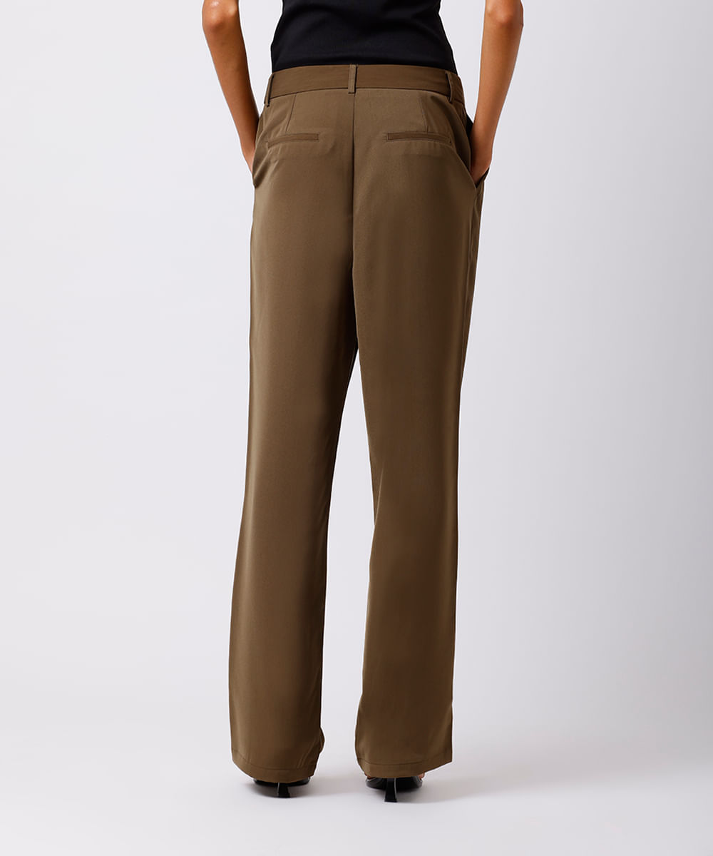 calça reta feminina de alfaiataria com pregas mindset  marrom