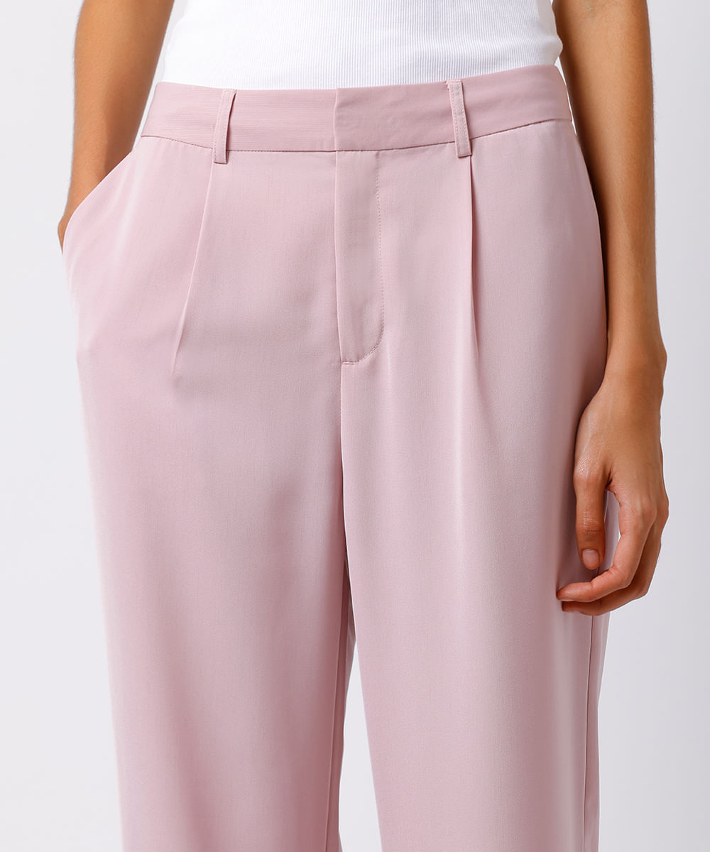 calça reta feminina de alfaiataria com pregas mindset rosa