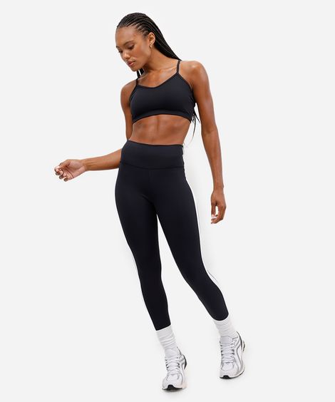 calça legging feminina esportiva com recortes preta