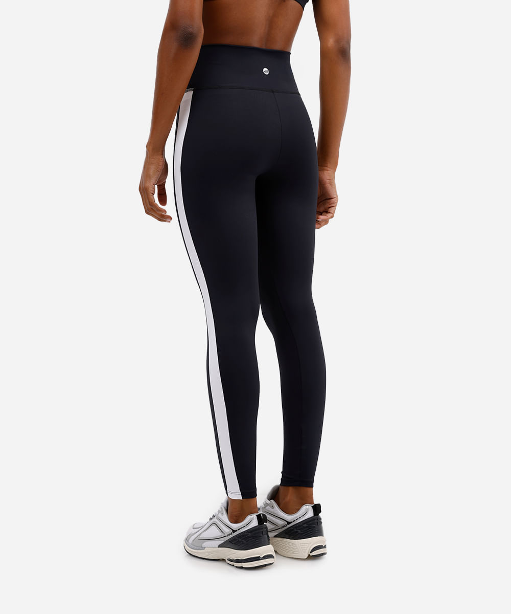 calça legging feminina esportiva com recortes preta