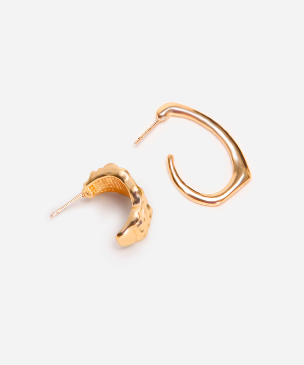 kit de 2 brincos argolas com textura dourado