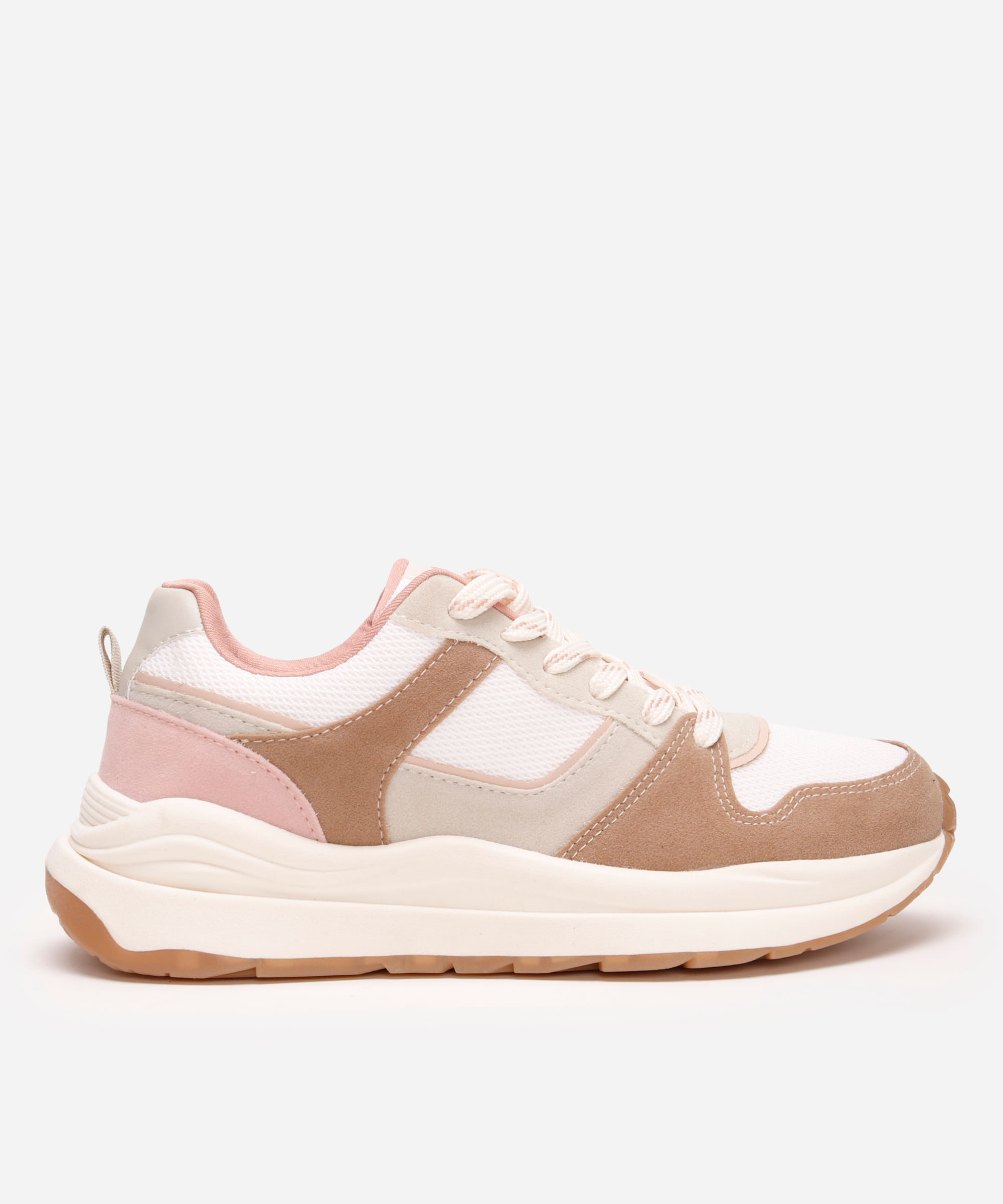 tênis esportivo com recortes rosa