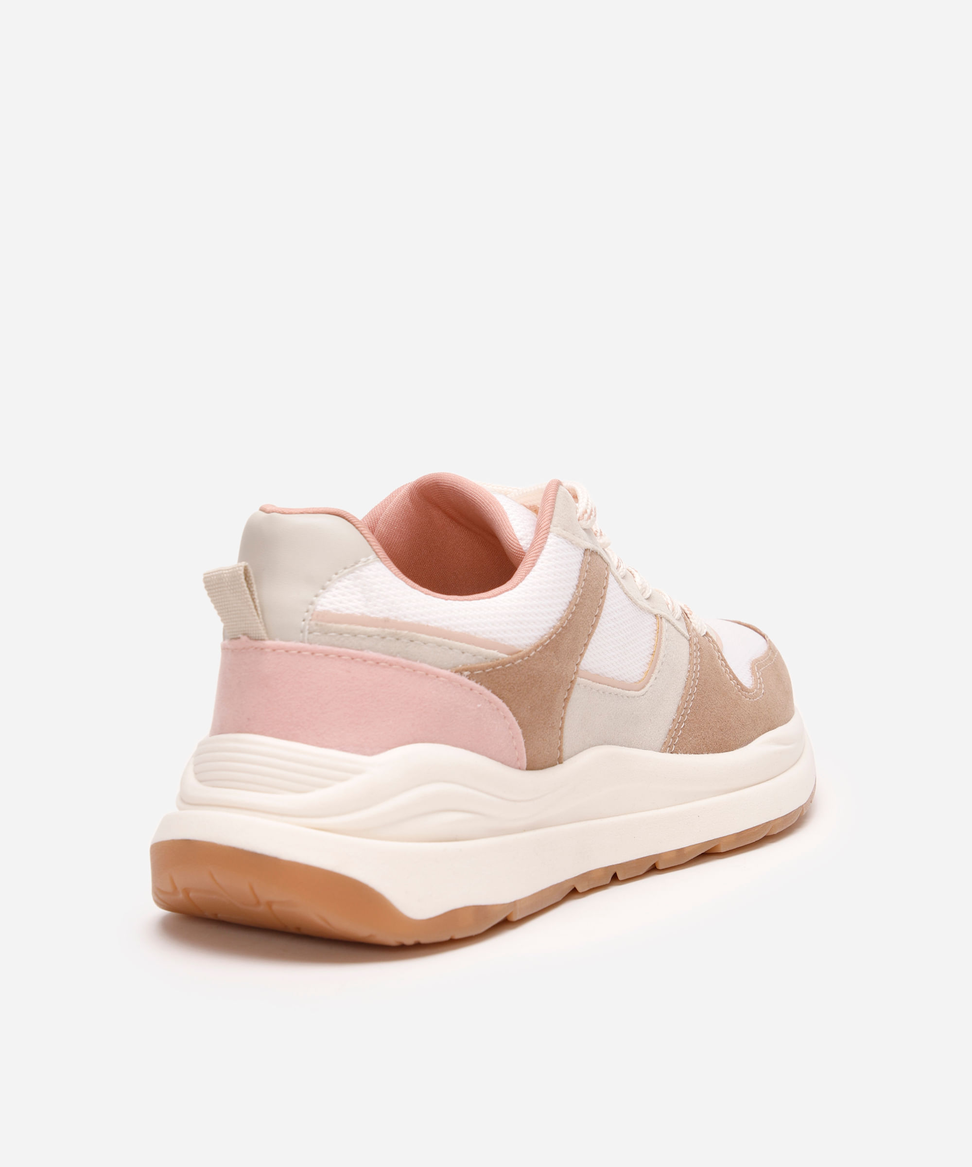 tênis esportivo com recortes rosa