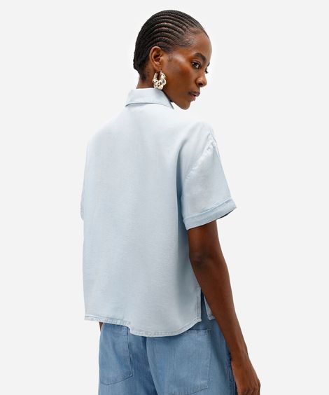 camisa manga curta com fenda azul claro