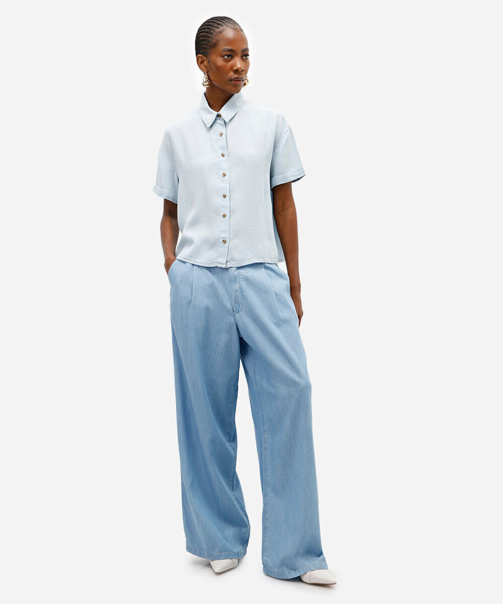 camisa manga curta com fenda azul claro