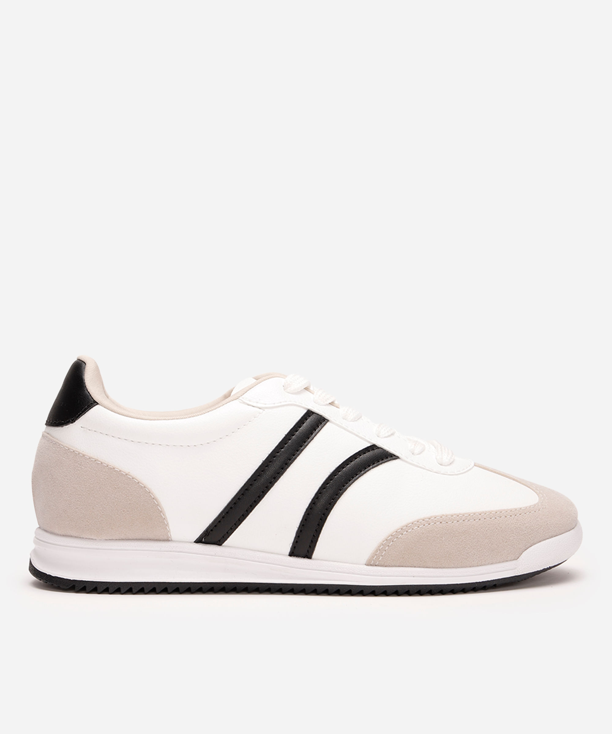 tênis casual com recortes preto