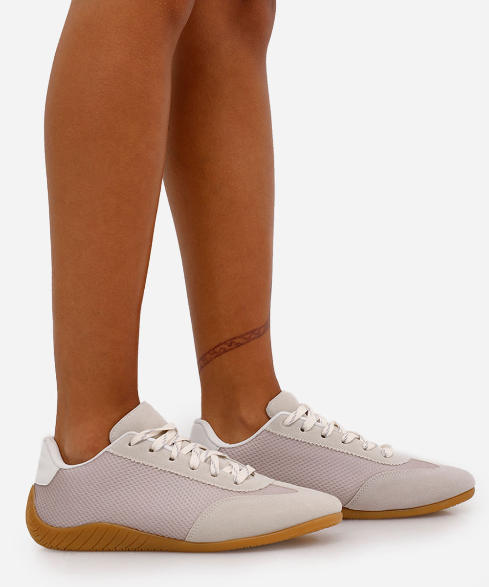 tênis casual com recorte texturizado off white