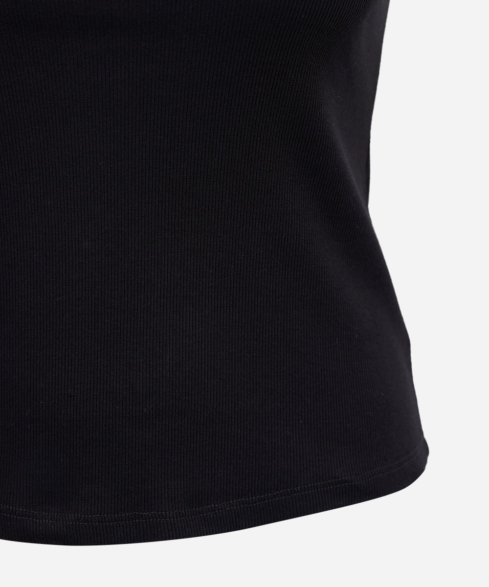 regata canela plus size decote redondo preta