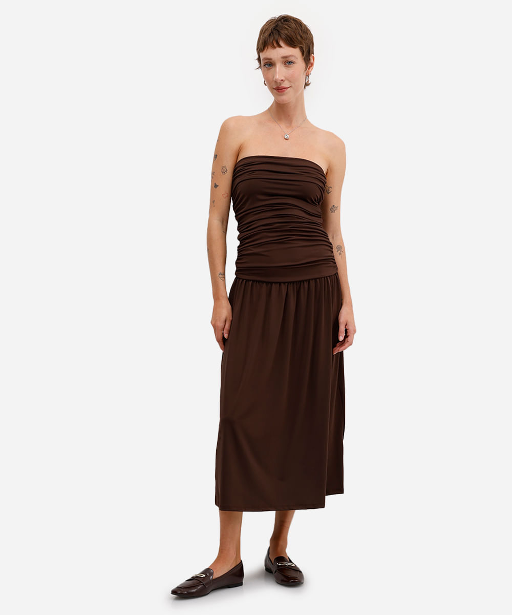 vestido midi feminino sem alça franzido marrom