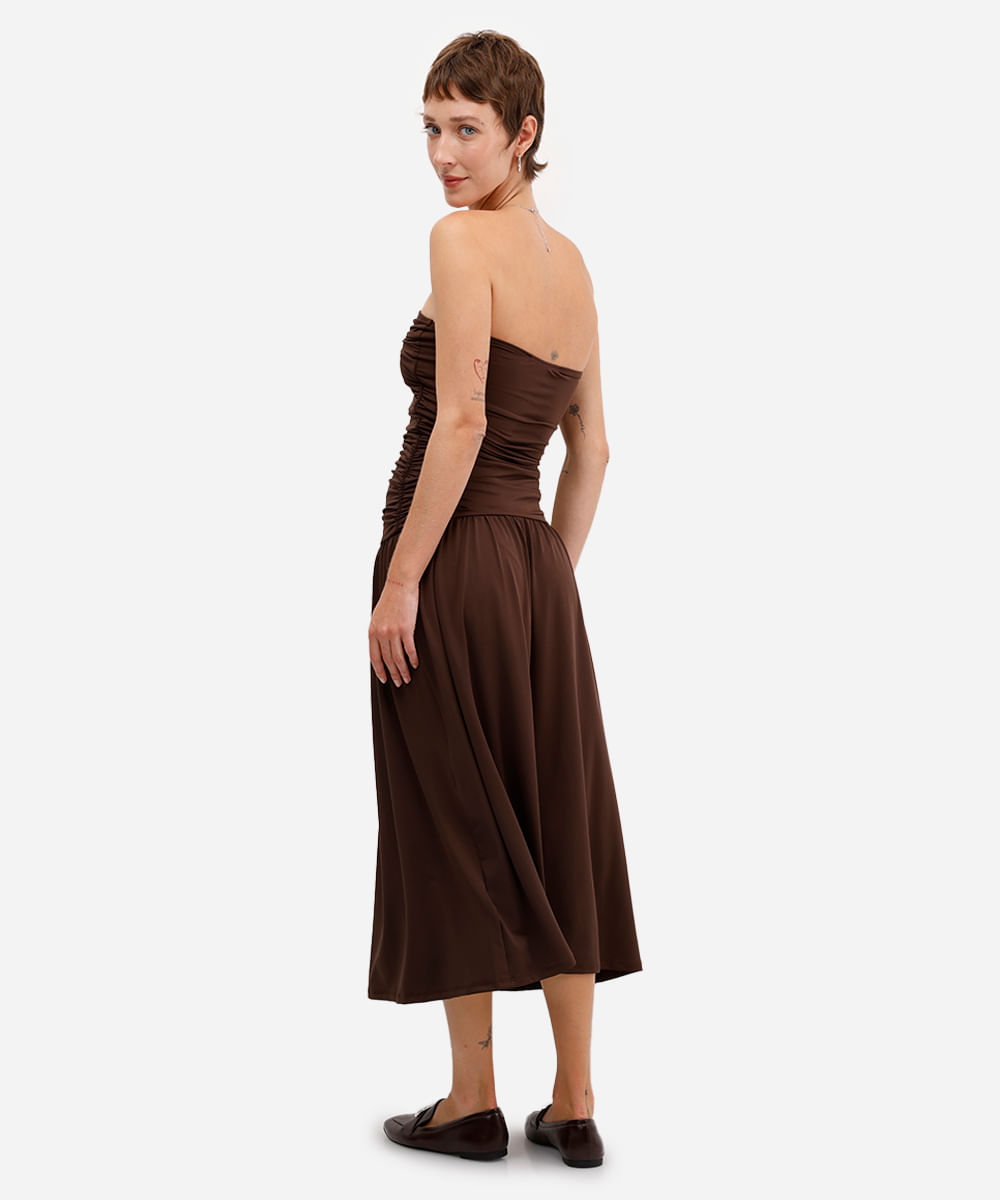 vestido midi feminino sem alça franzido marrom