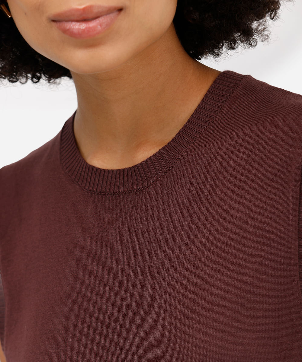 colete básico feminino de tricot marrom
