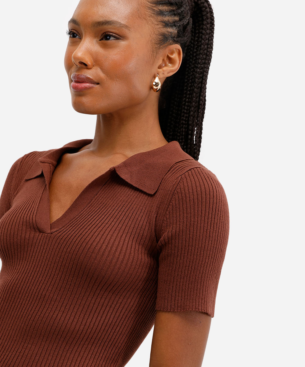 polo feminina tricot canelado marrom