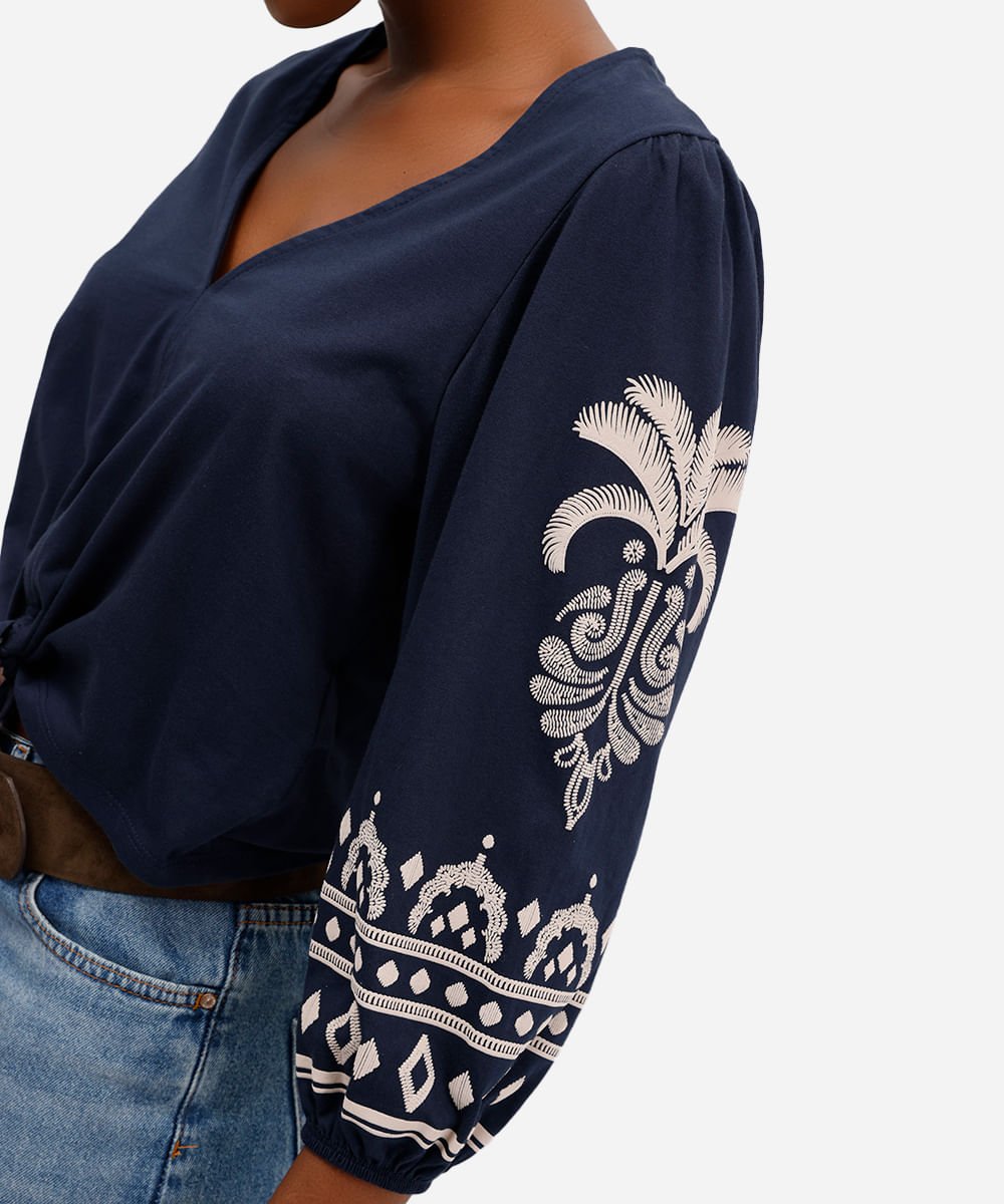 bata feminina de algodão manga bufante com arabesco azul