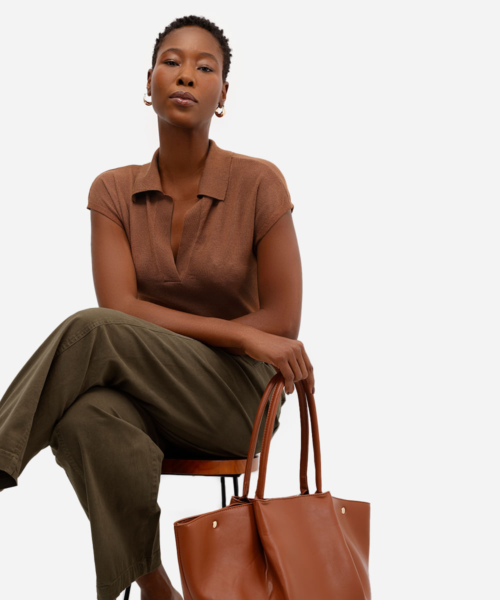 polo feminina de tricot manga curta marrom